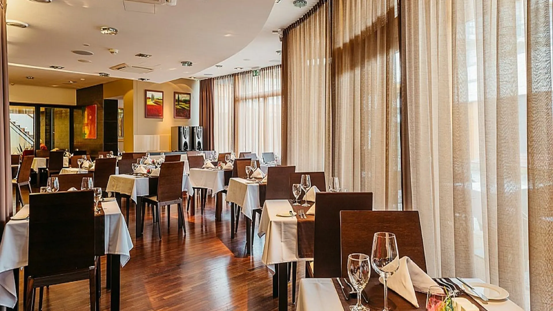 Maximus Resort Brno 4*,